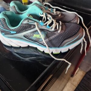 Fila Women’s Memory Slip Resistant Work Shoe Size 11W